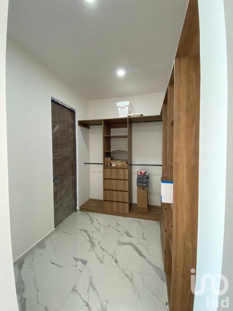 CASA EN VENTA CAÑADAS DEL ARROYO CORREGIDORA QRO. 4 HABITACIONES Y ROOF GARDEN