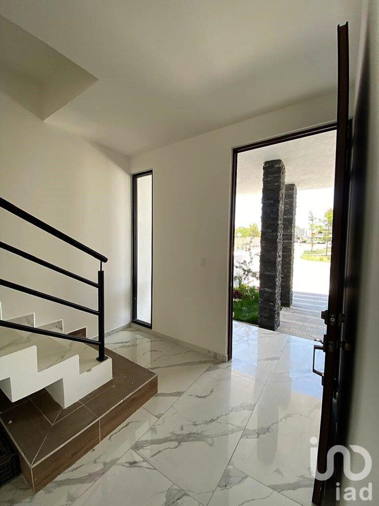 CASA EN VENTA CAÑADAS DEL ARROYO CORREGIDORA QRO. 4 HABITACIONES Y ROOF GARDEN