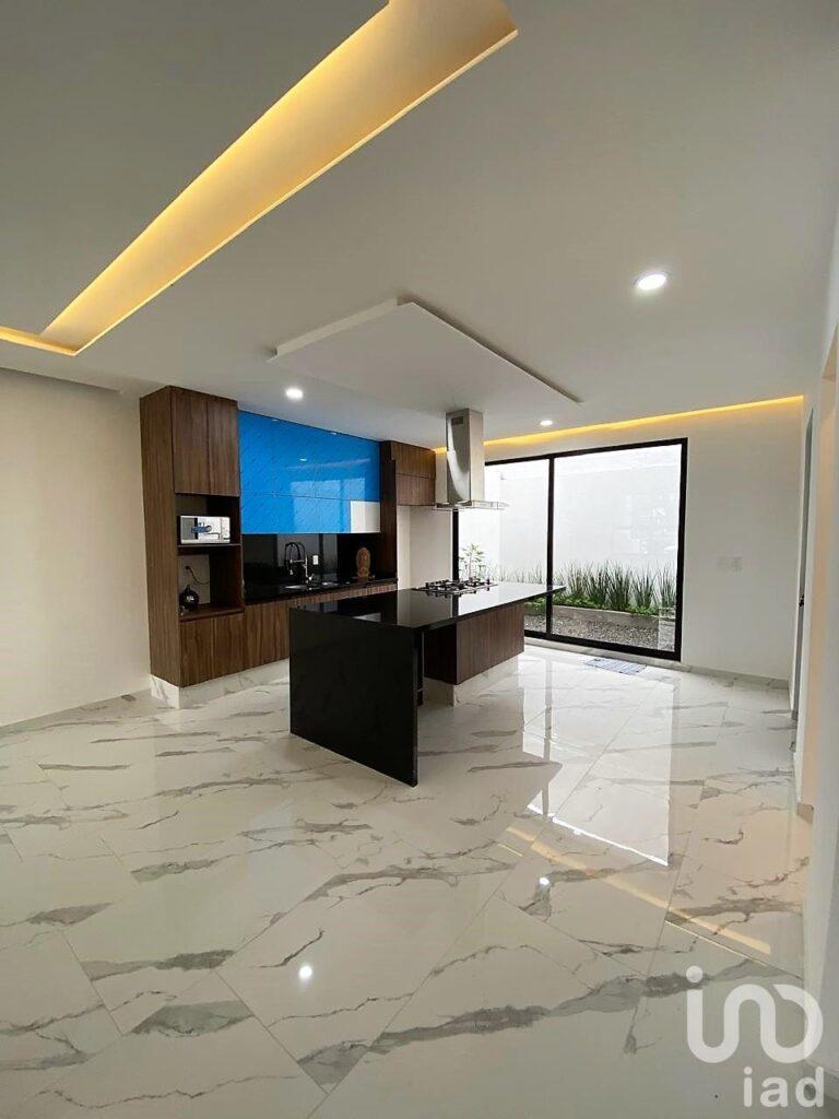 CASA EN VENTA CAÑADAS DEL ARROYO CORREGIDORA QRO. 4 HABITACIONES Y ROOF GARDEN