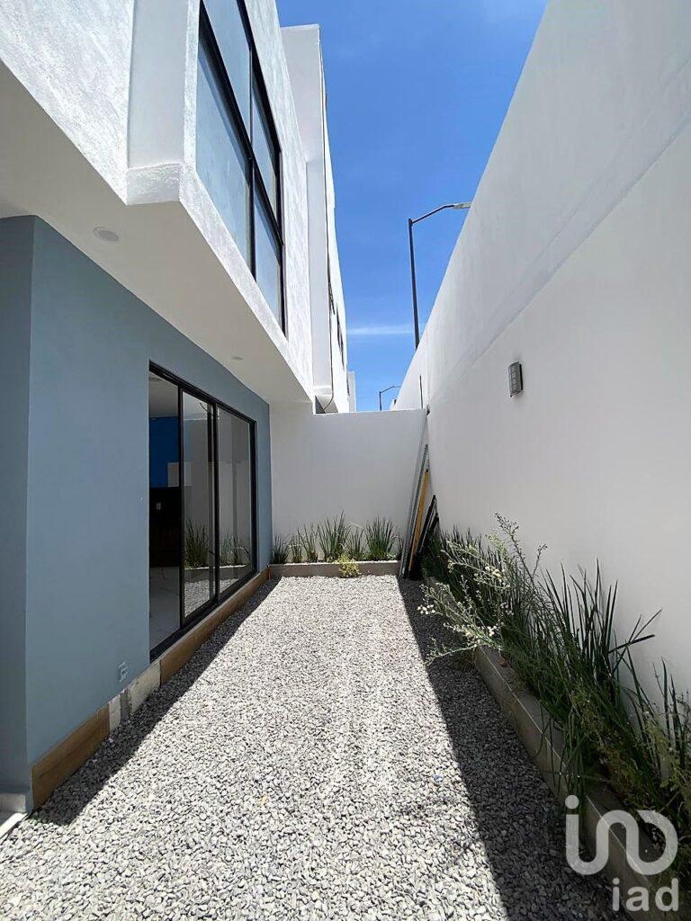 CASA EN VENTA CAÑADAS DEL ARROYO CORREGIDORA QRO. 4 HABITACIONES Y ROOF GARDEN