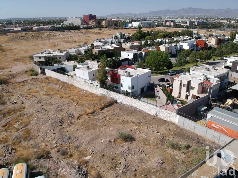 SE VENDEN 2 TERRENOS POR ZONA PARQUE INDUSTRIAL BERMUDEZ