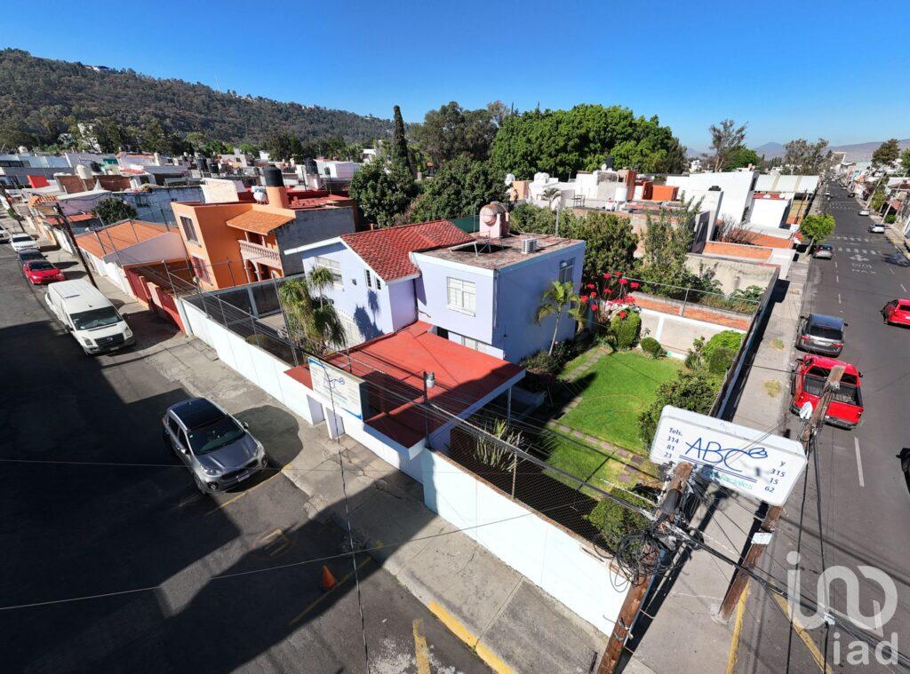 Casa en Nueva Chapultepec (en esquina), Morelia, Michoacán.