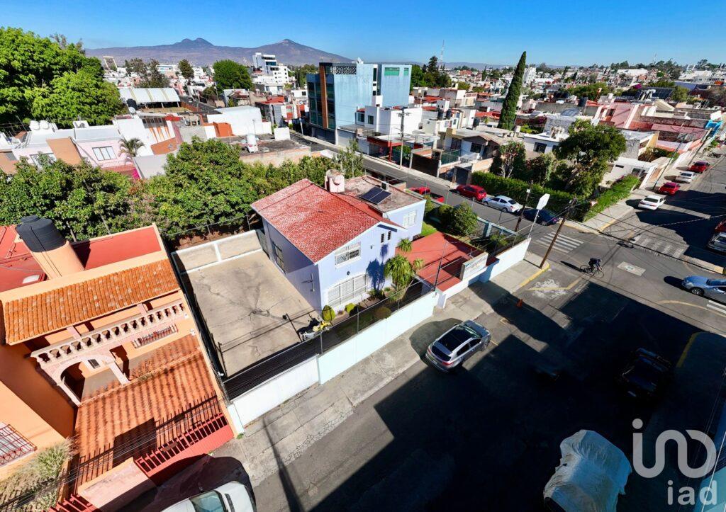 Casa en Nueva Chapultepec (en esquina), Morelia, Michoacán.
