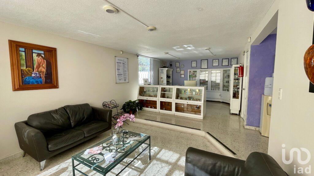 Casa en Nueva Chapultepec (en esquina), Morelia, Michoacán.