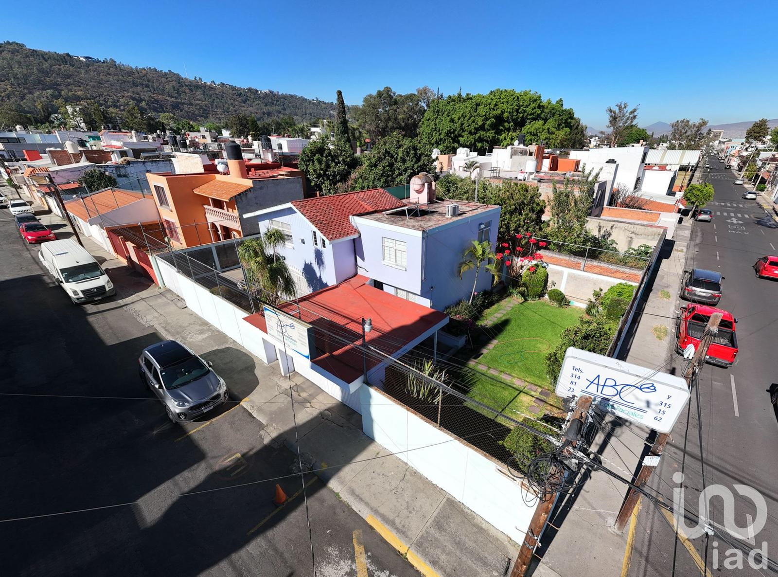 Casa en Nueva Chapultepec (en esquina), Morelia, Michoacán.
