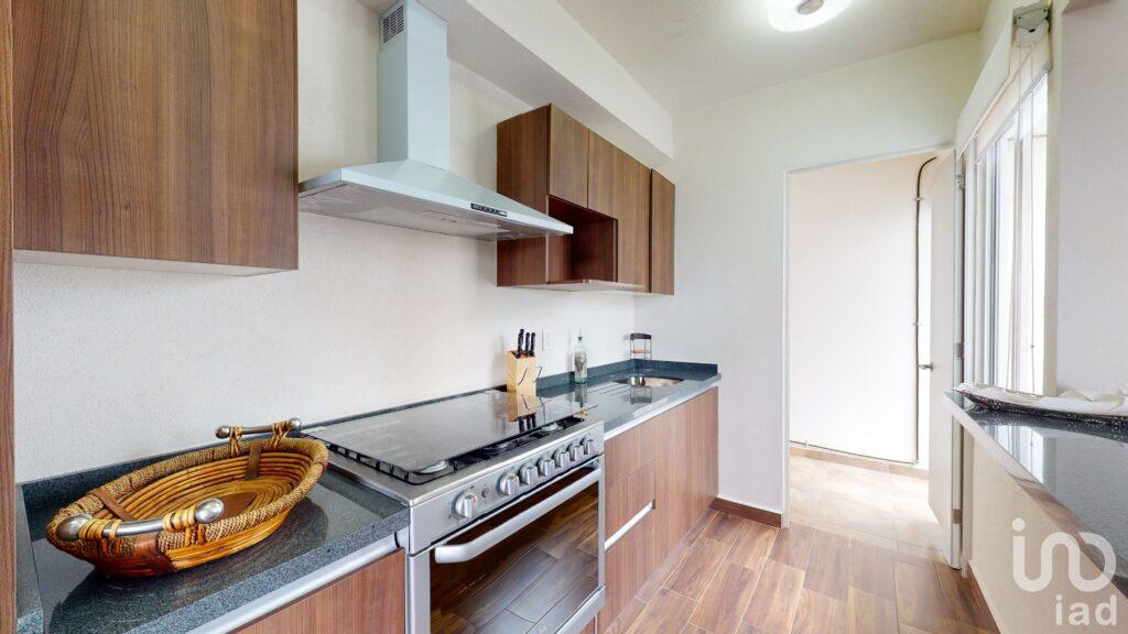 VENTA DE CASA A UN COSTADO DE BOSQUE REAL