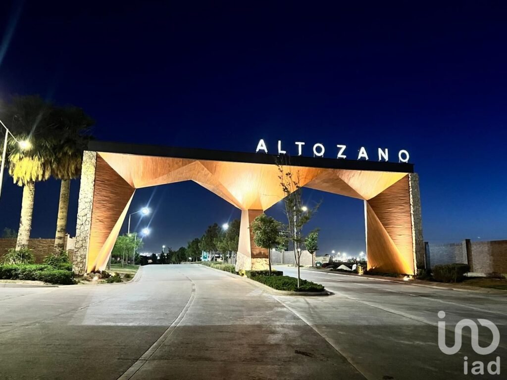 TERRENO RESIDENCIAL EN NUEVA PRIVADA CON CASA CLUB EN ALTOZANO JUAREZ