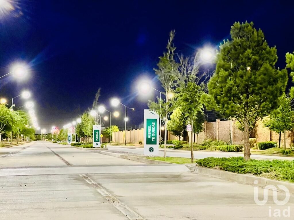 TERRENO RESIDENCIAL EN NUEVA PRIVADA CON CASA CLUB EN ALTOZANO JUAREZ