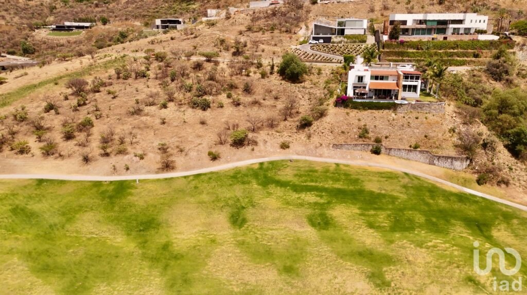 Terreno Residencial dentro del Club de Golf Tres Marías, con vista al campo.