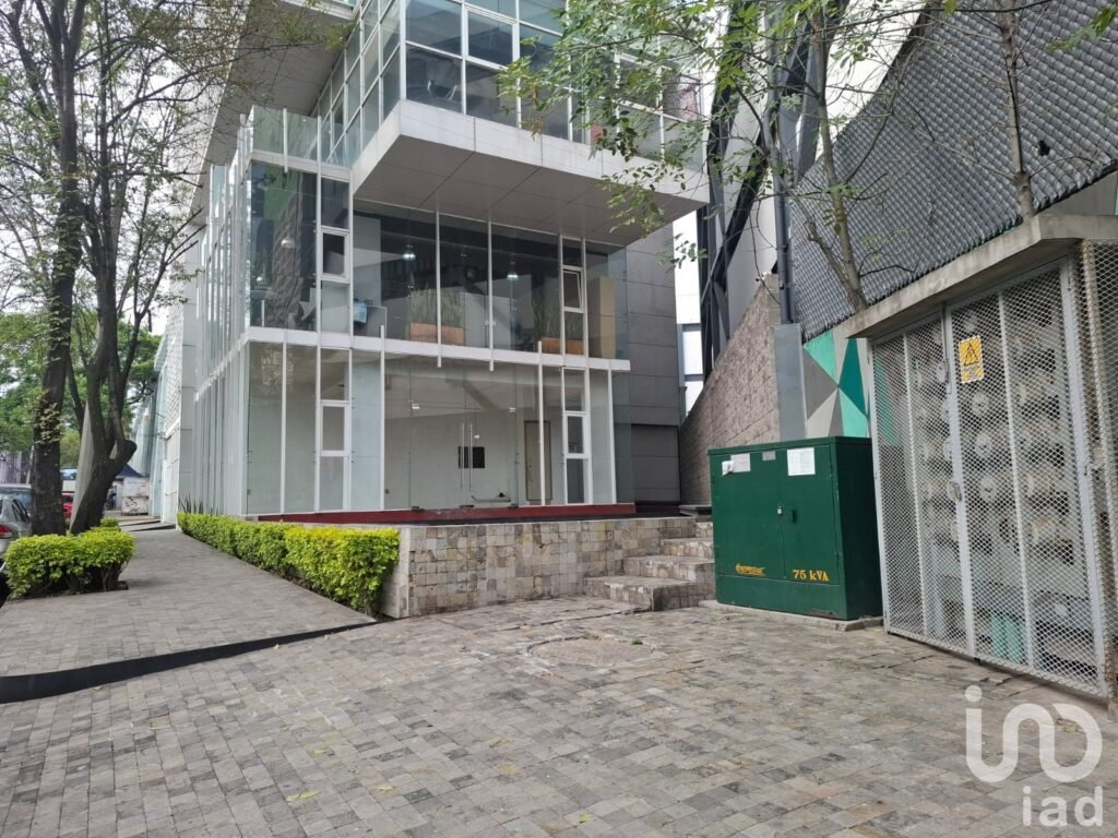 Local en venta en San Pedro de los Pinos