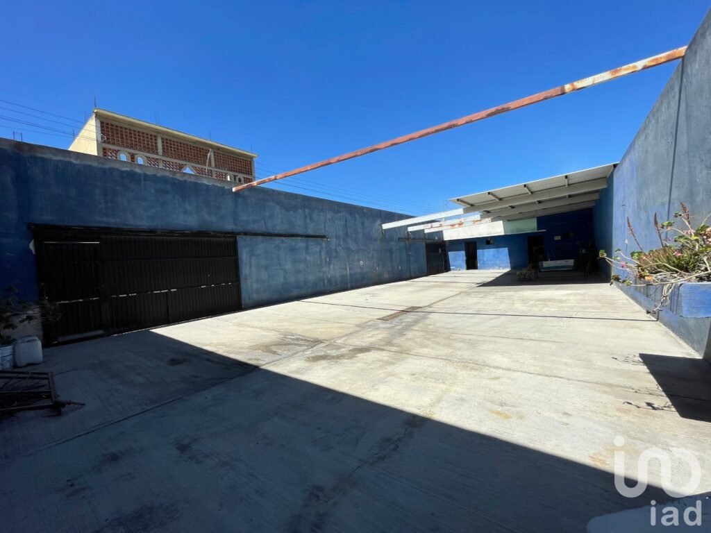 VENTA DE BODEGA EN ESQUINA EN LA COLONIA SATELITE, SLP