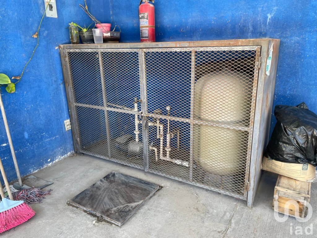 VENTA DE BODEGA EN ESQUINA EN LA COLONIA SATELITE, SLP