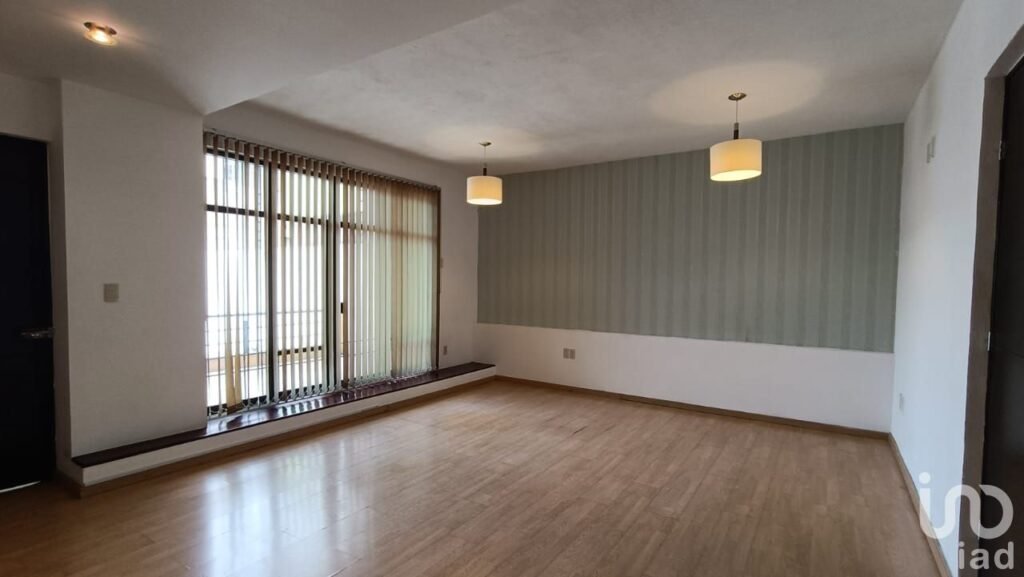 OFICINA EN PLANTA ALTA EN RENTA (Santa Lucia)