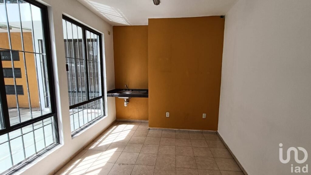 OFICINA EN PLANTA ALTA EN RENTA (Santa Lucia)