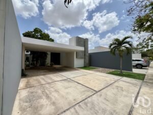 CASA EN VENTA EN PRIVADA ARBOREA CONKAL CASA EN VENTA EN PRIVADA ARBOREA CONKAL
