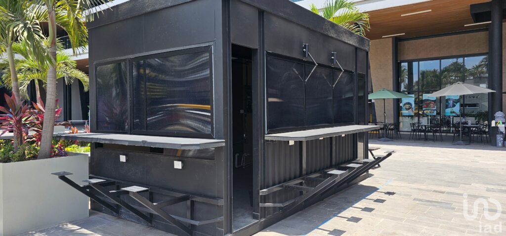 Se renta kiosko comercial en Plaza Camino al Mar, Mazatlán, Sinaloa.