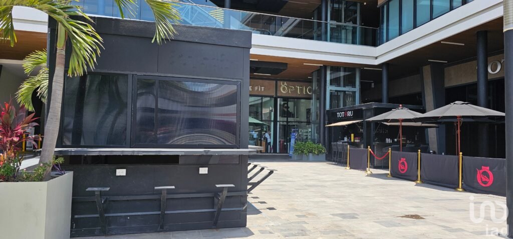 Se renta kiosko comercial en Plaza Camino al Mar, Mazatlán, Sinaloa.