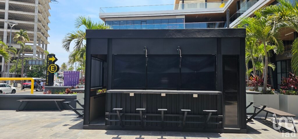 Se renta kiosko comercial en Plaza Camino al Mar, Mazatlán, Sinaloa.