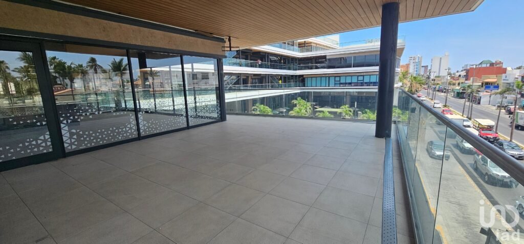 Se renta local comercial en Plaza Camino al Mar, Mazatlán, Sinaloa.