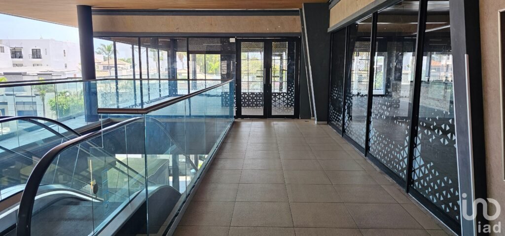 Se renta local comercial en Plaza Camino al Mar, Mazatlán, Sinaloa.