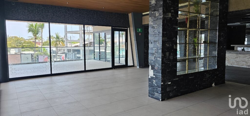 Se renta local comercial en Plaza Camino al Mar, Mazatlán, Sinaloa.