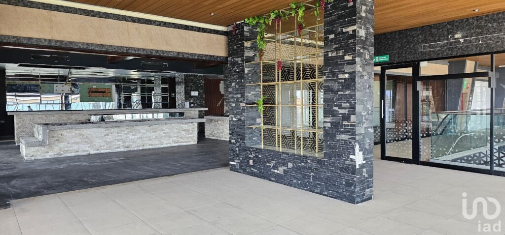 Se renta local comercial en Plaza Camino al Mar, Mazatlán, Sinaloa.