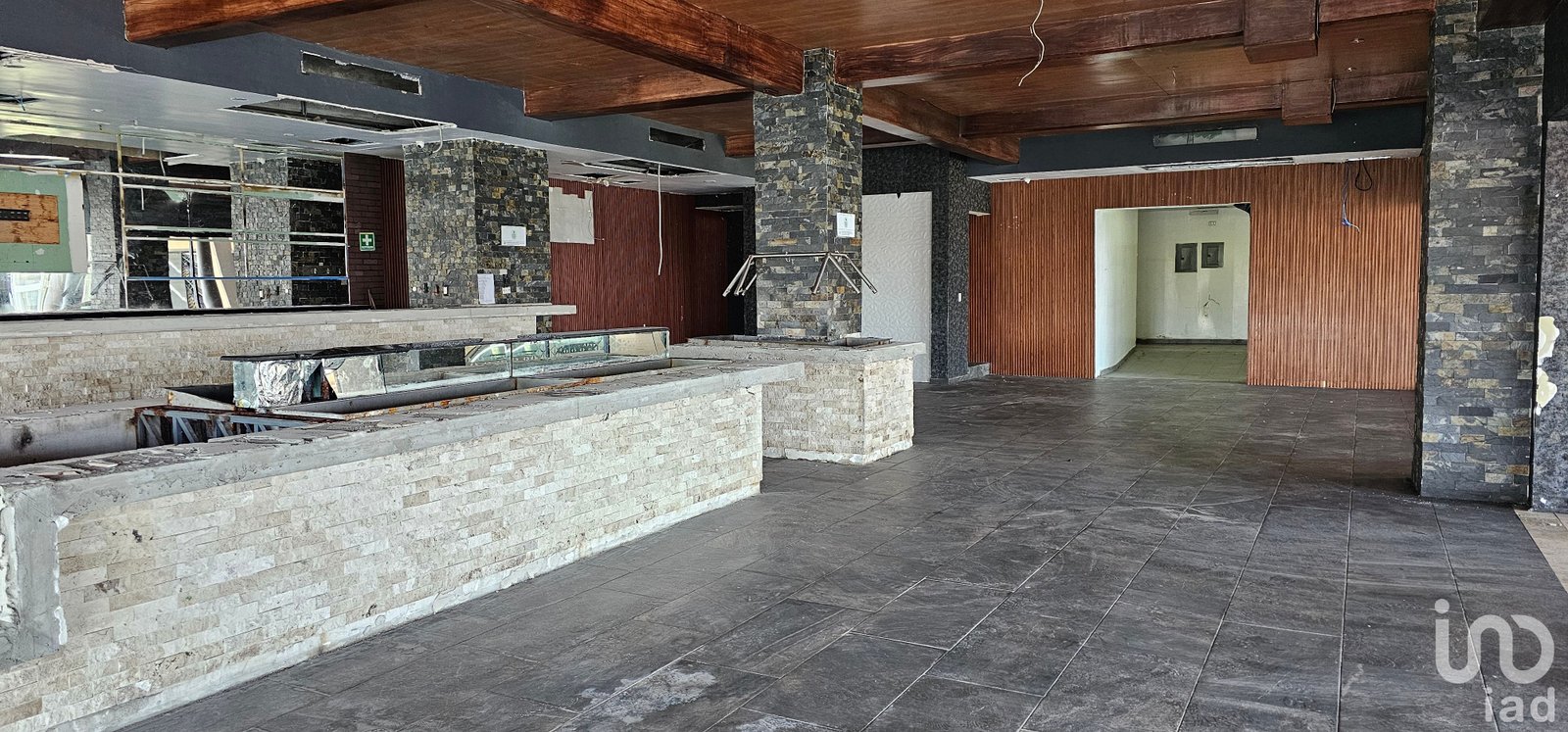 Se renta local comercial en Plaza Camino al Mar, Mazatlán, Sinaloa.