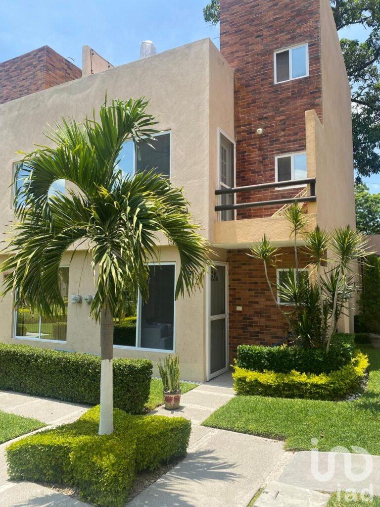 EXCELENTE CASA EN VENTA (FRAC. PRIVADO), SAN JUAN, YAUTEPEC, MORELOS