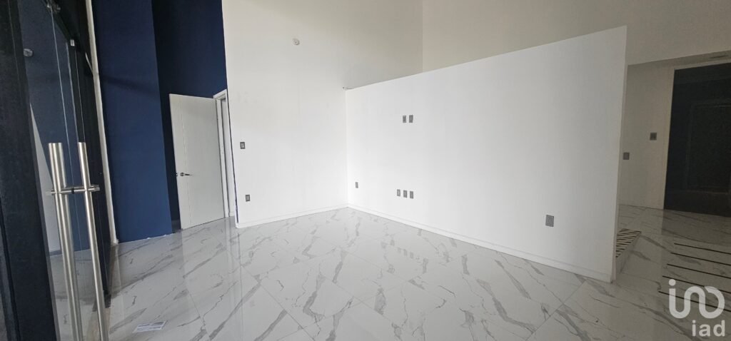 Se renta local comercial en Plaza Camino al Mar, Mazatlán, Sinaloa.