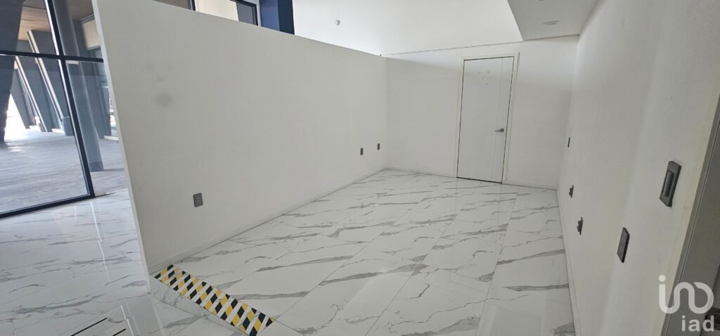 Se renta local comercial en Plaza Camino al Mar, Mazatlán, Sinaloa.