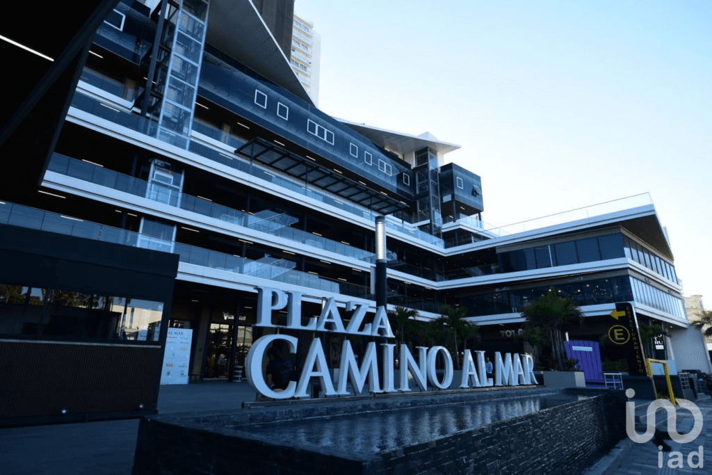 Se renta local comercial en Plaza Camino al Mar, Mazatlán, Sinaloa