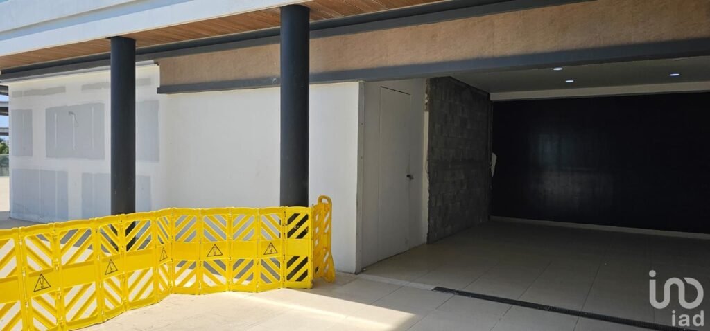 Se renta local comercial en Plaza Camino al Mar, Mazatlán, Sinaloa.