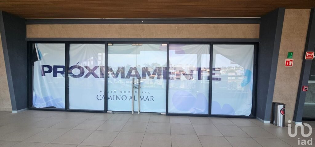 Se renta local comercial en Plaza Camino al Mar, Mazatlán, Sinaloa.