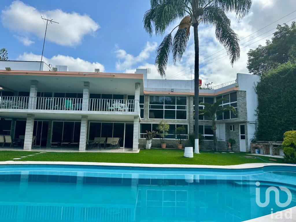 Venta de casa en terreno 3822 m2 en Rancho de Cortes, Cuernavaca