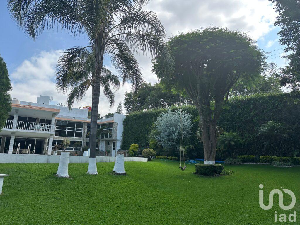 Venta de casa en terreno 3822 m2 en Rancho de Cortes, Cuernavaca