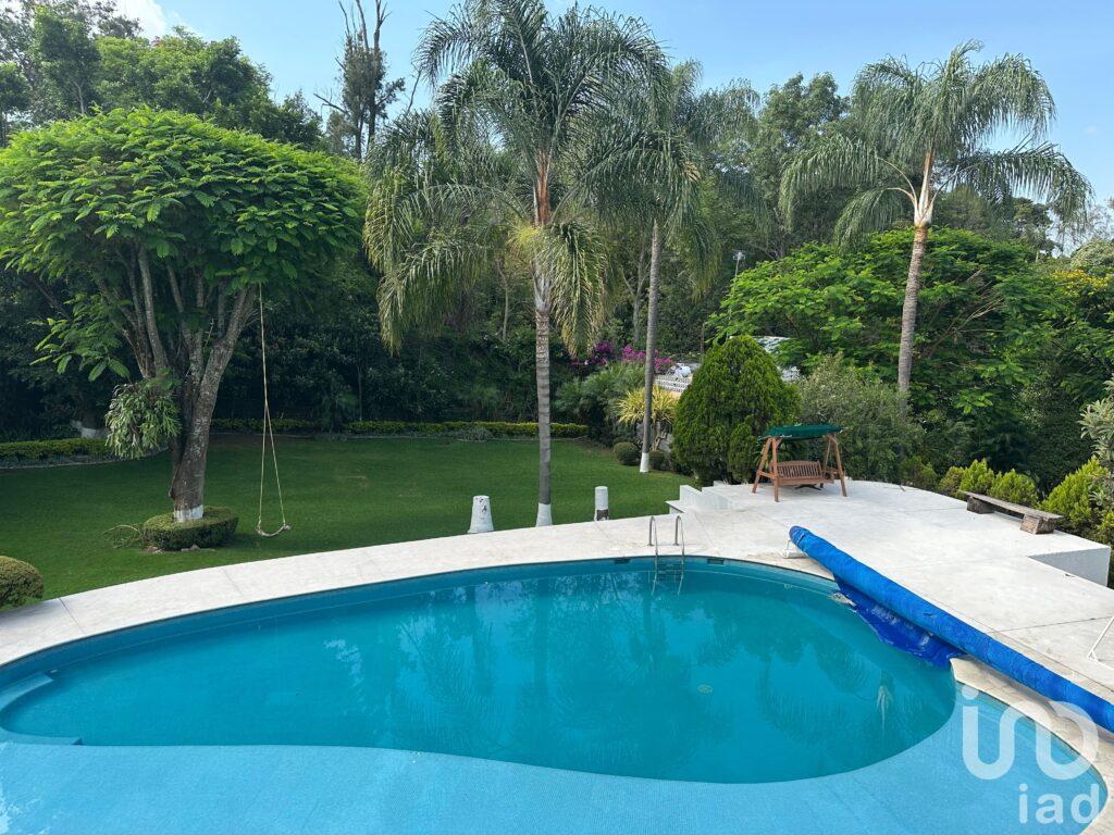 Venta de casa en terreno 3822 m2 en Rancho de Cortes, Cuernavaca
