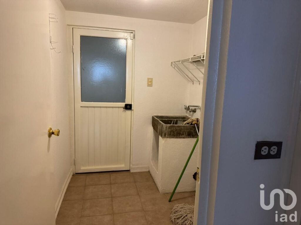 CASA EN VENTA EN LOS MANANTIALES