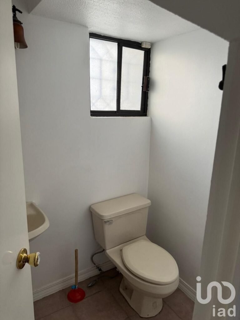 CASA EN VENTA EN LOS MANANTIALES