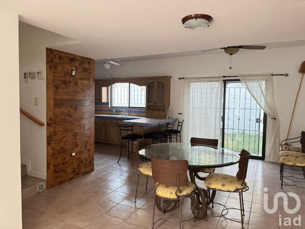 CASA EN VENTA EN LOS MANANTIALES