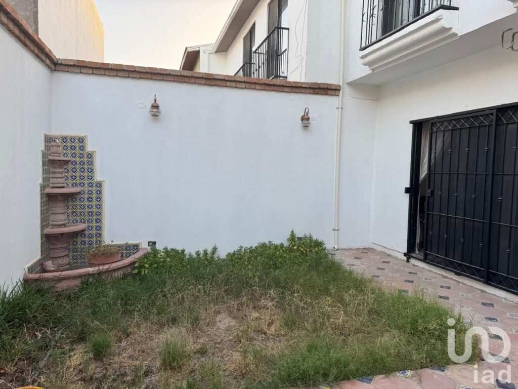CASA EN VENTA EN LOS MANANTIALES