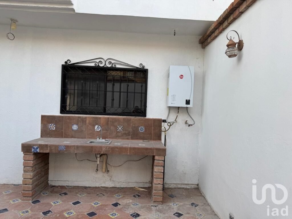 CASA EN VENTA EN LOS MANANTIALES