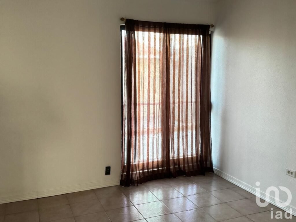 CASA EN VENTA EN LOS MANANTIALES