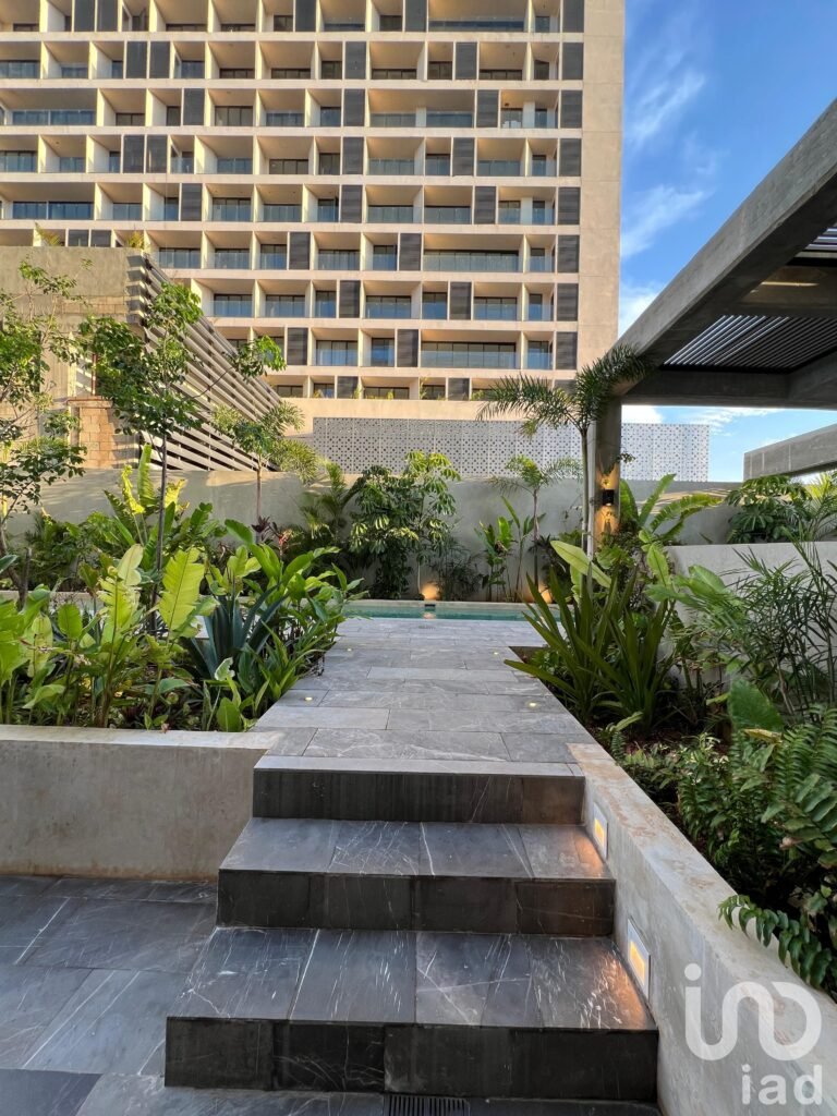 LUJOSO DEPARTAMENTO AMUEBLADO EN RENTA EN TORRE NORTE 21 AV. CABO NORTE MÉRIDA YUCATÁN