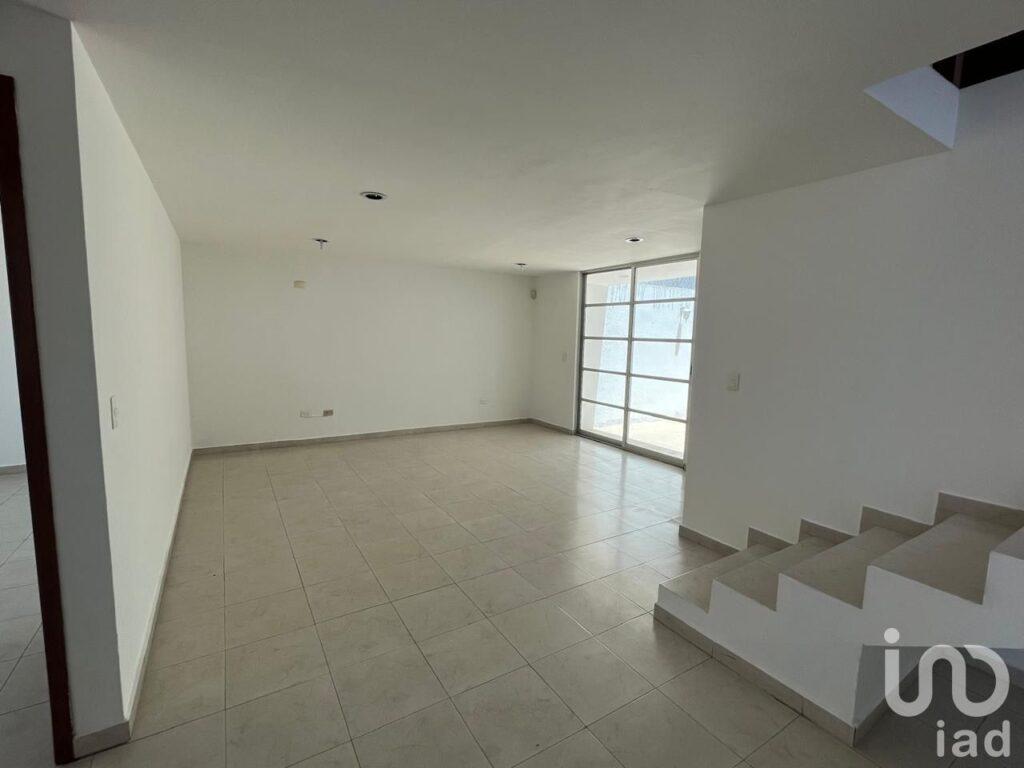Se vende Casa en privada, en esquina frente a área verde en Valle de San Javier, Pachuca, Hidalgo