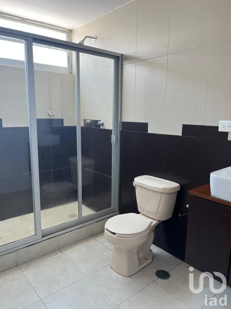 Se vende Casa en privada, en esquina frente a área verde en Valle de San Javier, Pachuca, Hidalgo