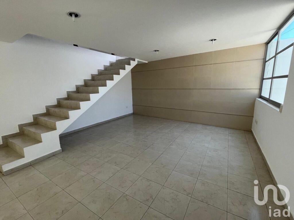 Se vende Casa en privada, en esquina frente a área verde en Valle de San Javier, Pachuca, Hidalgo