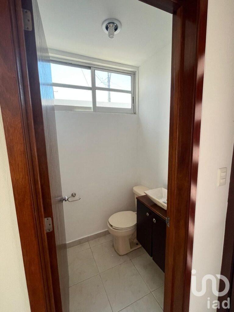 Se vende Casa en privada, en esquina frente a área verde en Valle de San Javier, Pachuca, Hidalgo