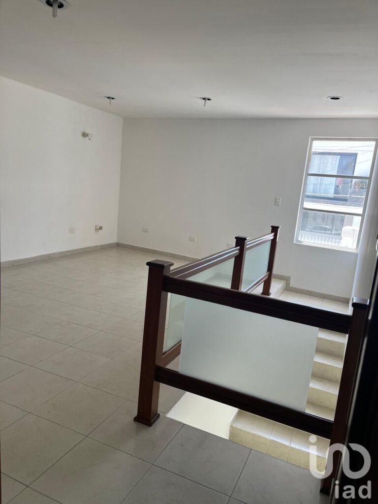 Se vende Casa en privada, en esquina frente a área verde en Valle de San Javier, Pachuca, Hidalgo