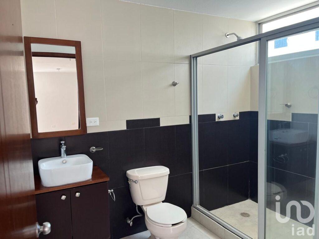 Se vende Casa en privada, en esquina frente a área verde en Valle de San Javier, Pachuca, Hidalgo