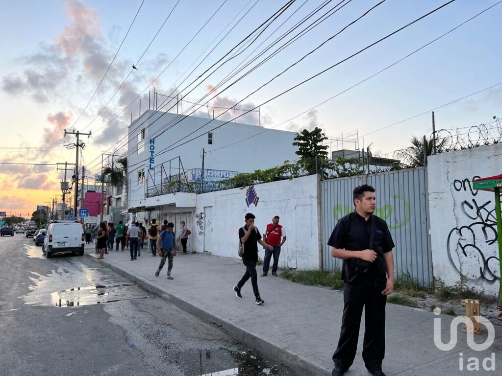 EN RENTA TERRENO EN Av. LOPEZ PORTILLO CON TULUM EN CANCUN, Q.ROO